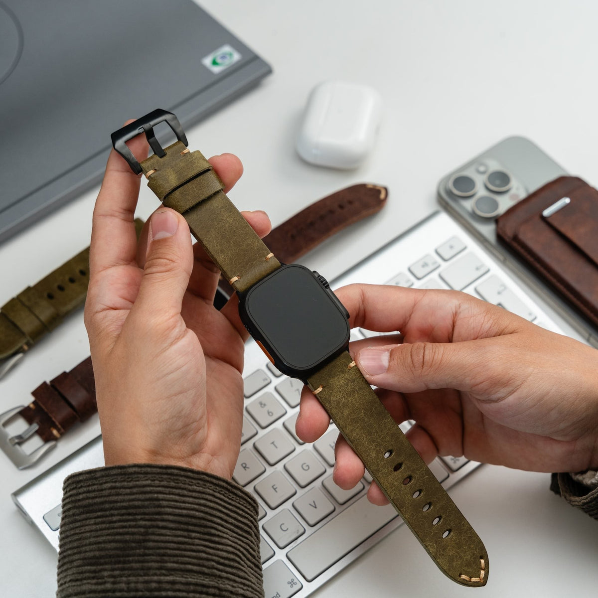 Leather Apple Watch Strap R01 – Italian Vegetable-Tanned Leather | 44mm, 45mm, 46mm & 49mm